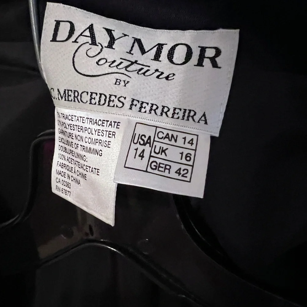 Elegant Black Maxi Dress with Diamond Details - Picture 4 of 5